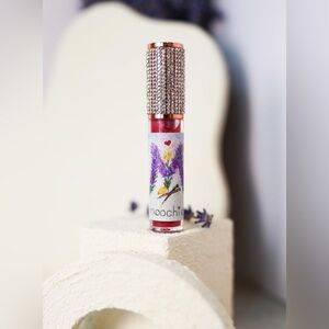 Moochie Nourishing Lip Gloss - in Raspberry Kiss
